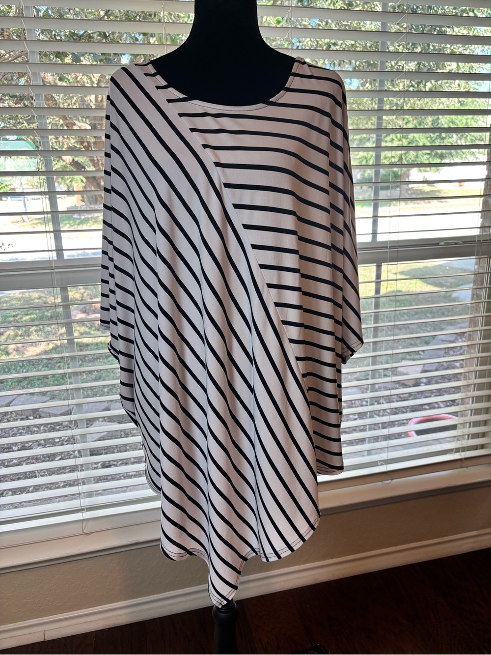 Alfani Women's Black & White Striped Asymmetrical Tunic Top 2X
